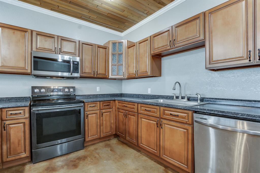 2406 S Logan Road Property Photo 5