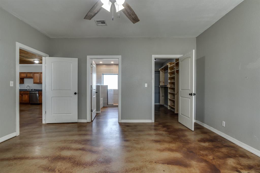 2406 S Logan Road Property Photo 7