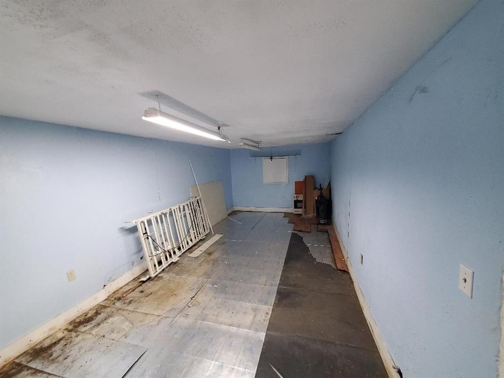 225 E Columbia Street Property Photo 5