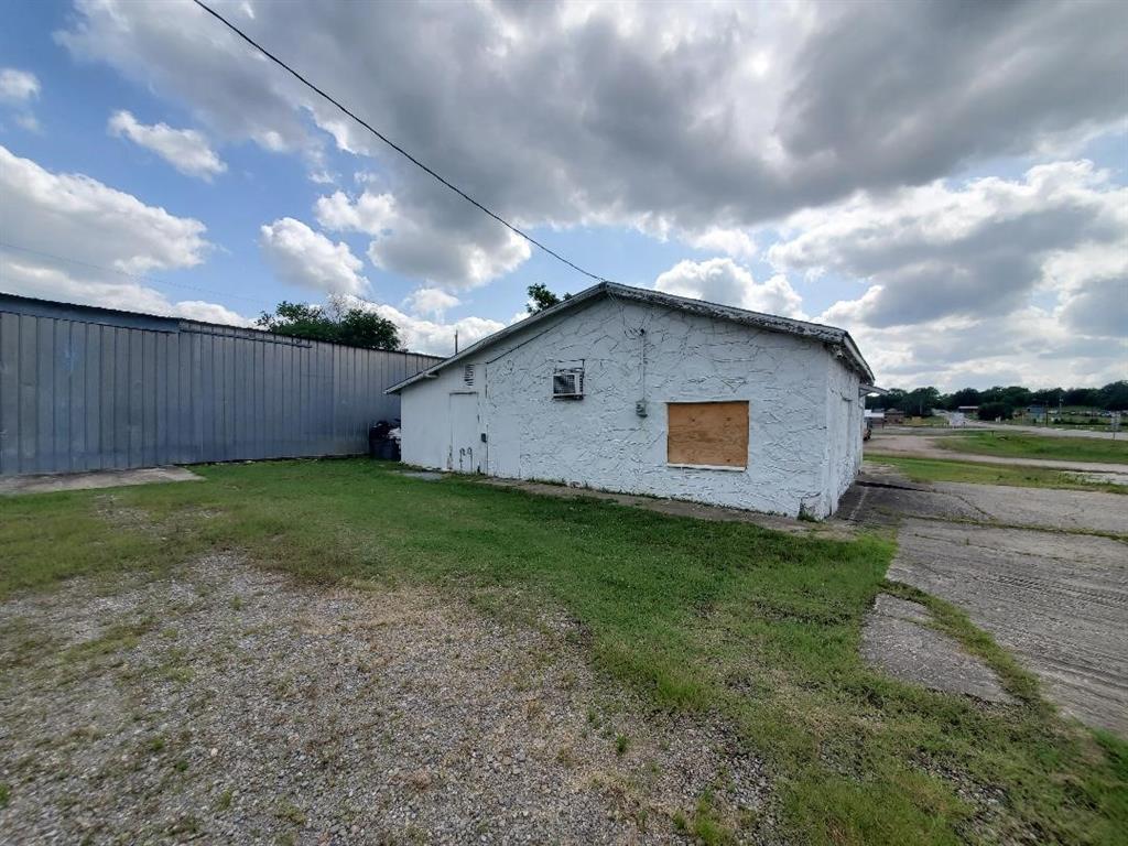 225 E Columbia Street Property Photo 7