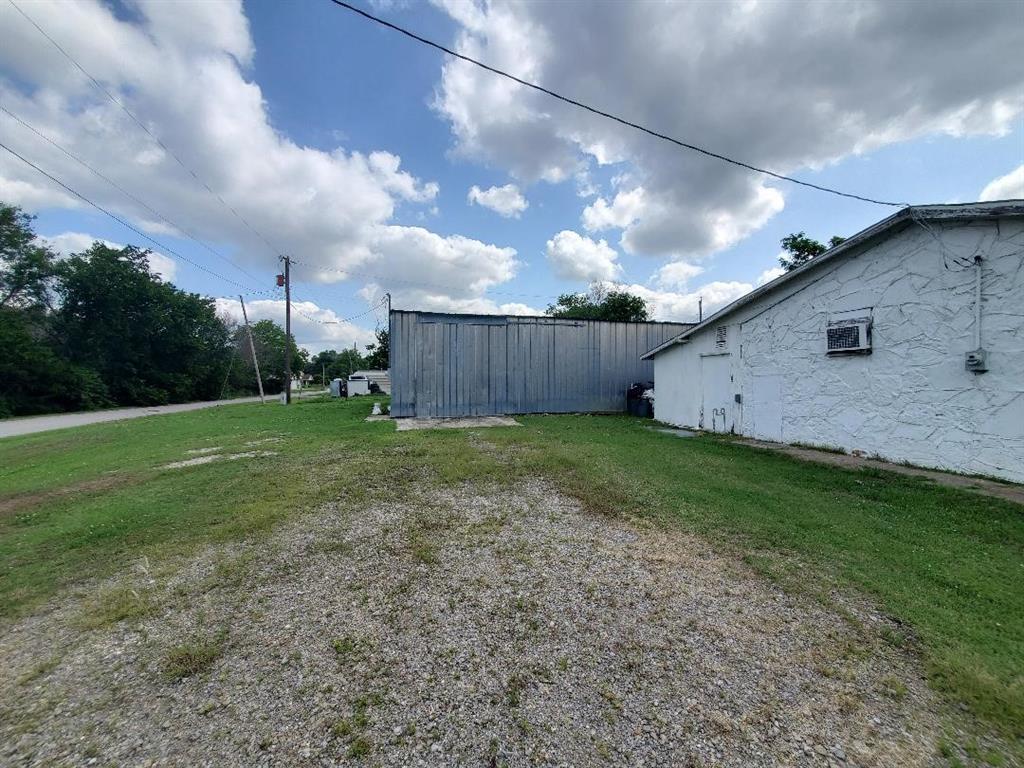 225 E Columbia Street Property Photo 8