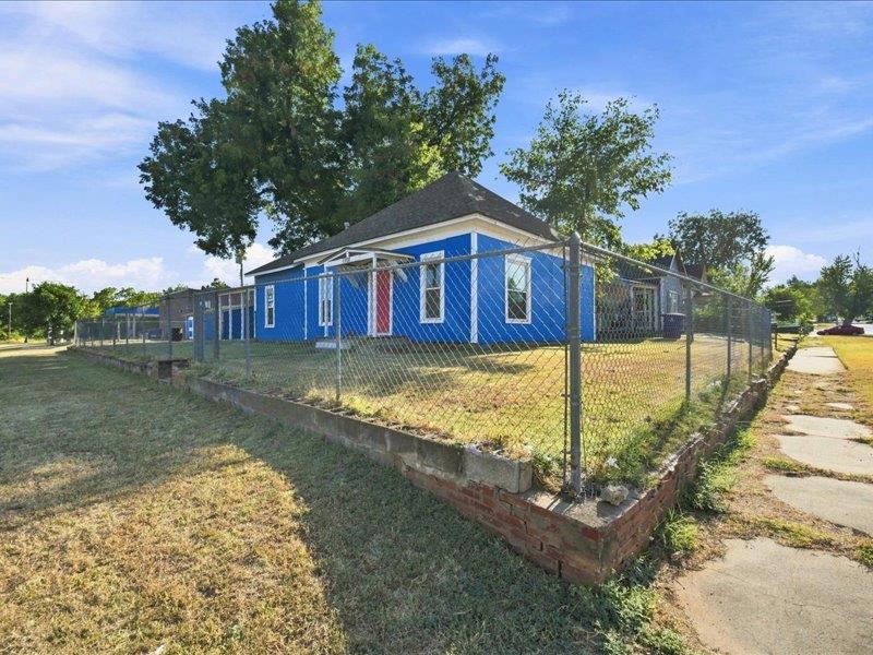 1101 W Warner Avenue Property Photo 6