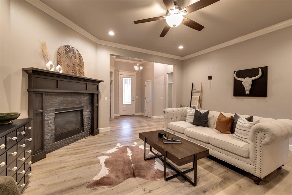 12475 Stone Hill Drive Property Photo 4