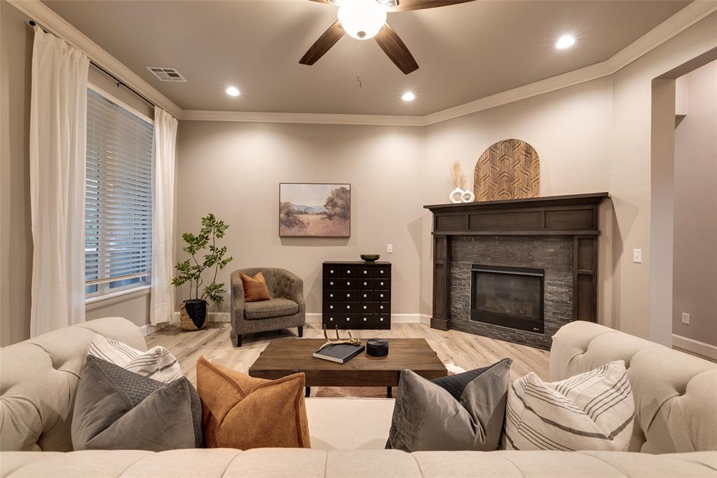 12475 Stone Hill Drive Property Photo 6