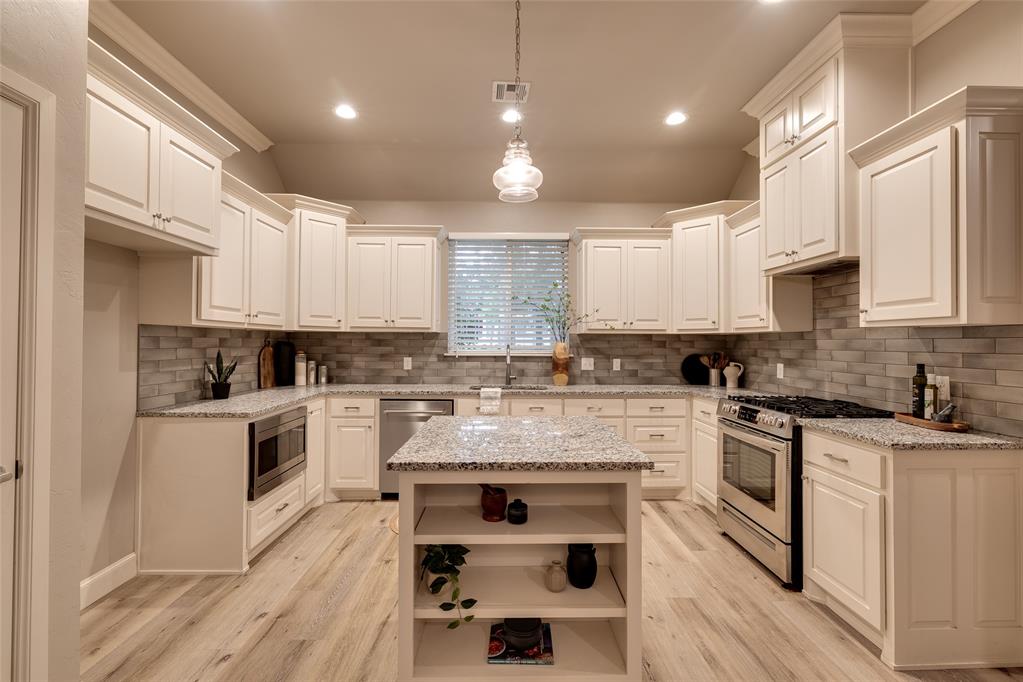 12475 Stone Hill Drive Property Photo 10