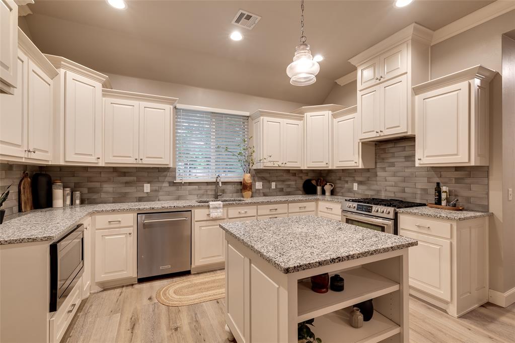 12475 Stone Hill Drive Property Photo 11