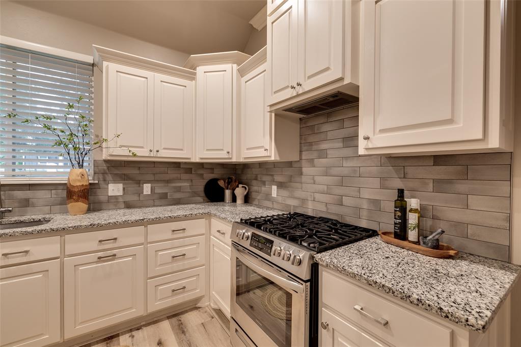 12475 Stone Hill Drive Property Photo 12