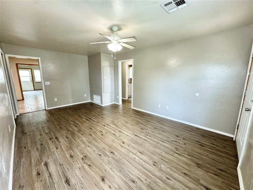 2411 N Clarke Street Property Photo 5