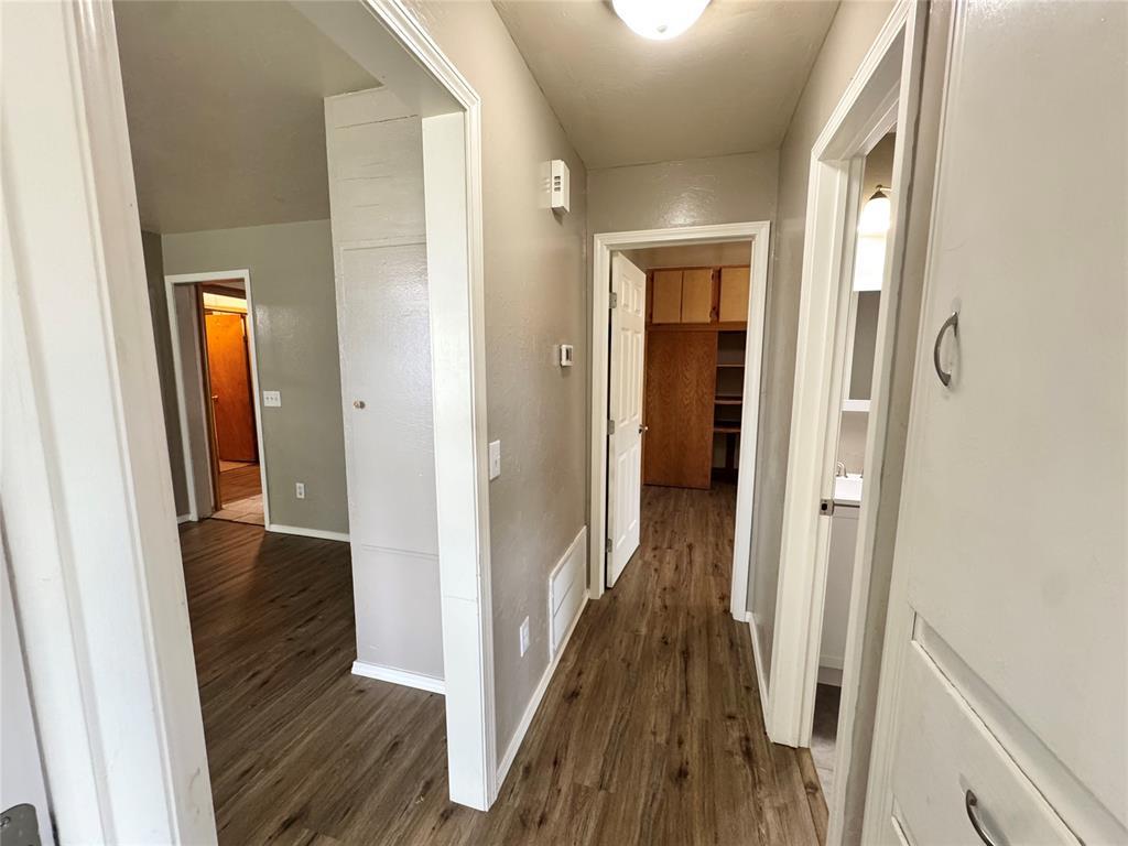 2411 N Clarke Street Property Photo 13
