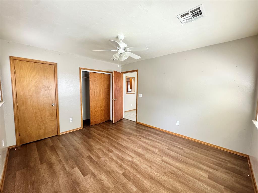 2411 N Clarke Street Property Photo 21