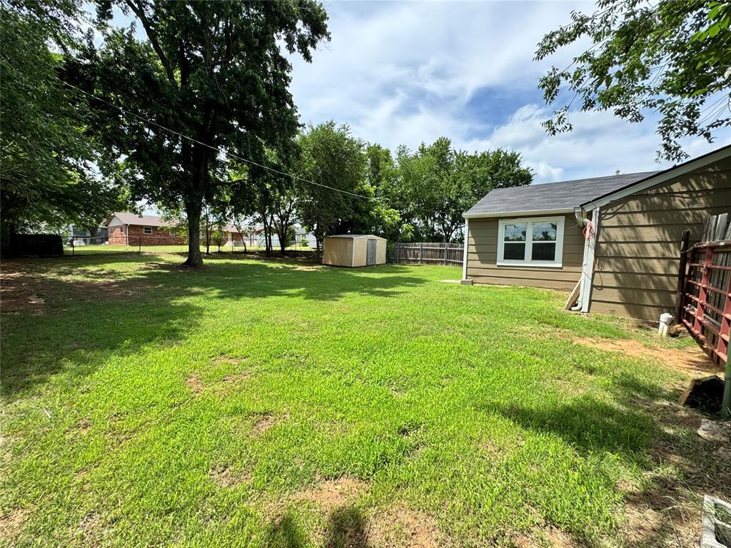 2411 N Clarke Street Property Photo 24