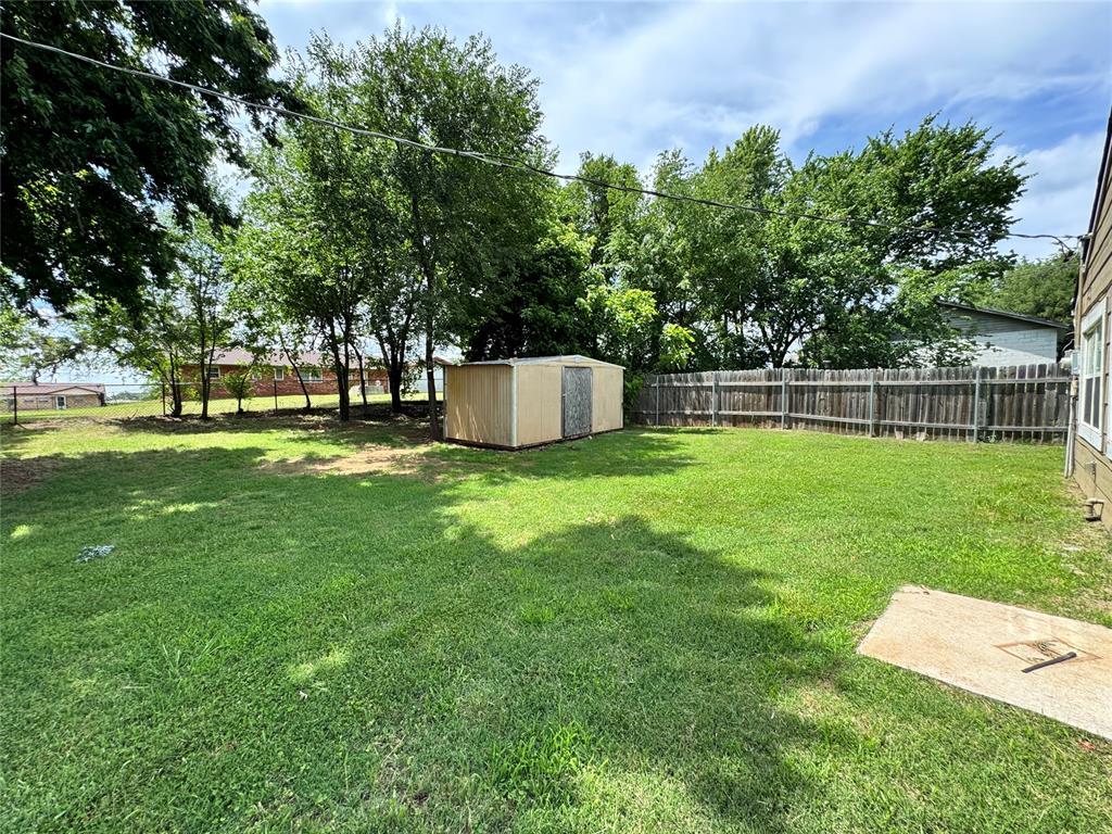 2411 N Clarke Street Property Photo 26