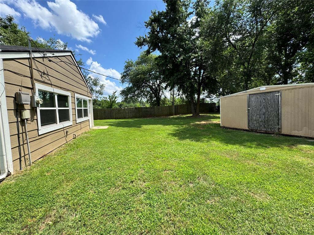 2411 N Clarke Street Property Photo 27