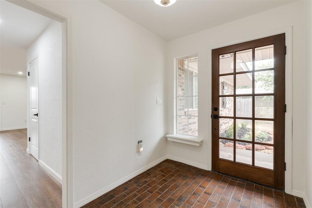 2733 Manchester Drive Property Photo 5