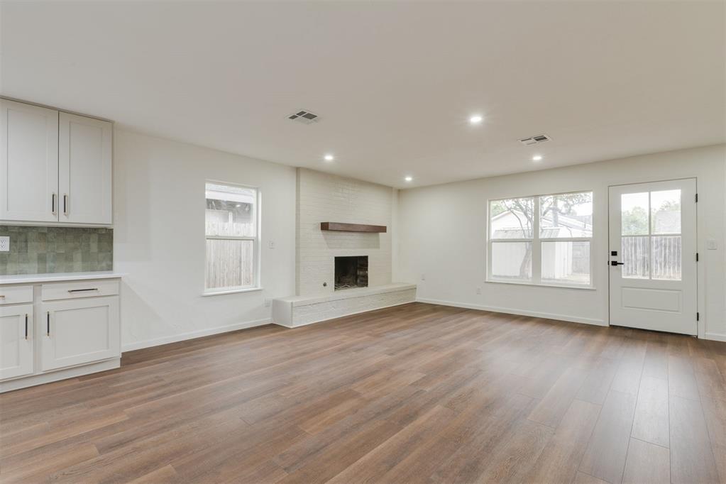 2733 Manchester Drive Property Photo 6