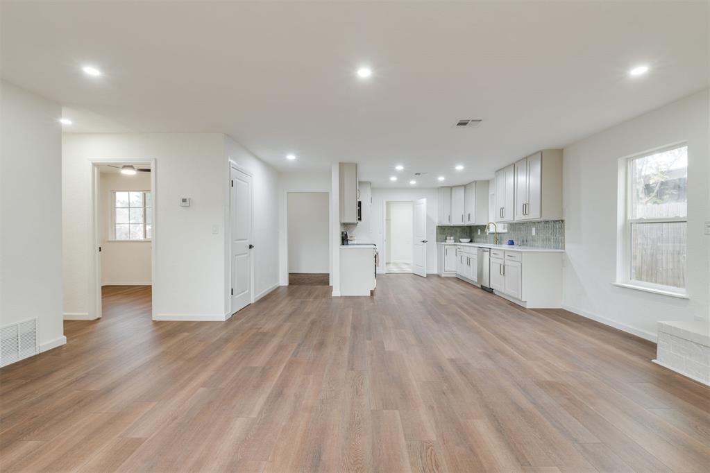 2733 Manchester Drive Property Photo 11