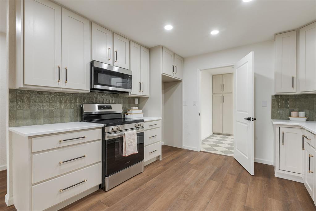 2733 Manchester Drive Property Photo 17