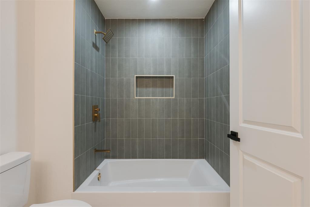 2733 Manchester Drive Property Photo 21