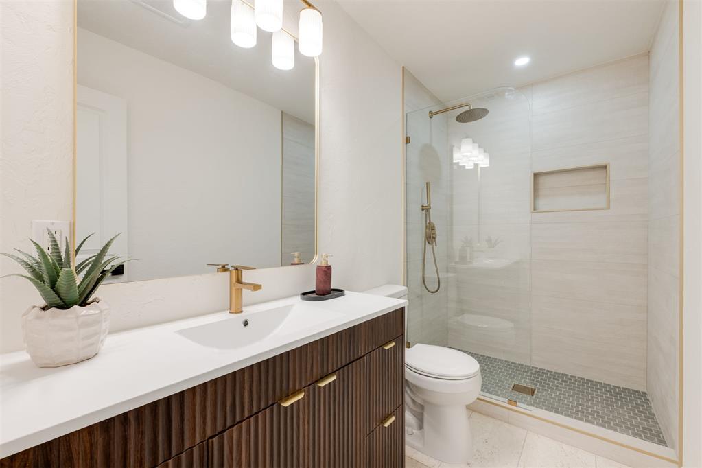 2733 Manchester Drive Property Photo 27