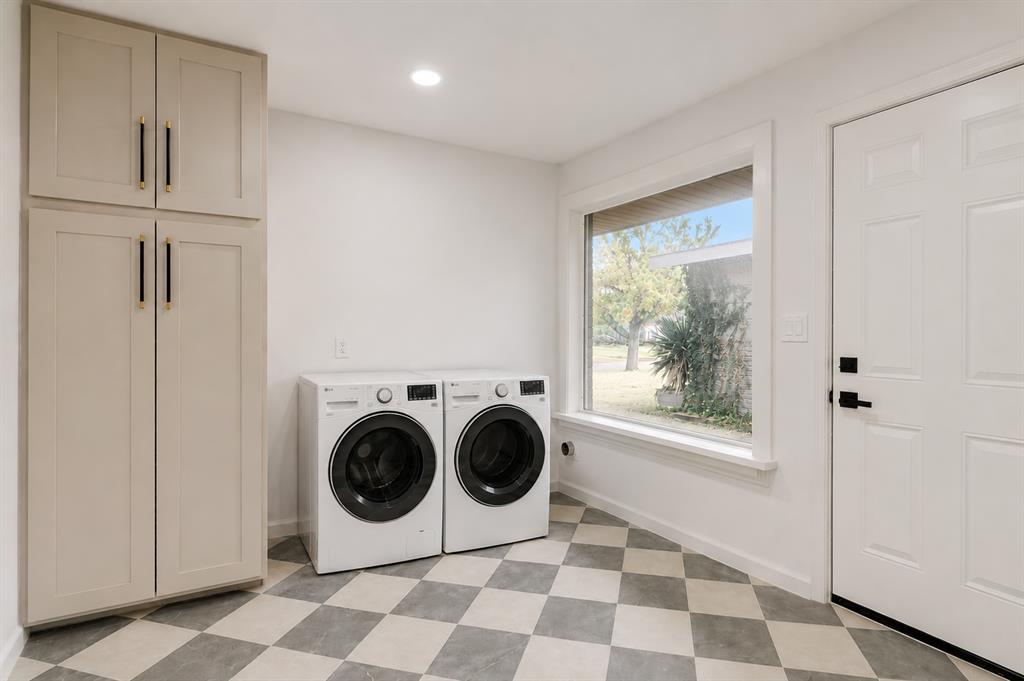 2733 Manchester Drive Property Photo 33