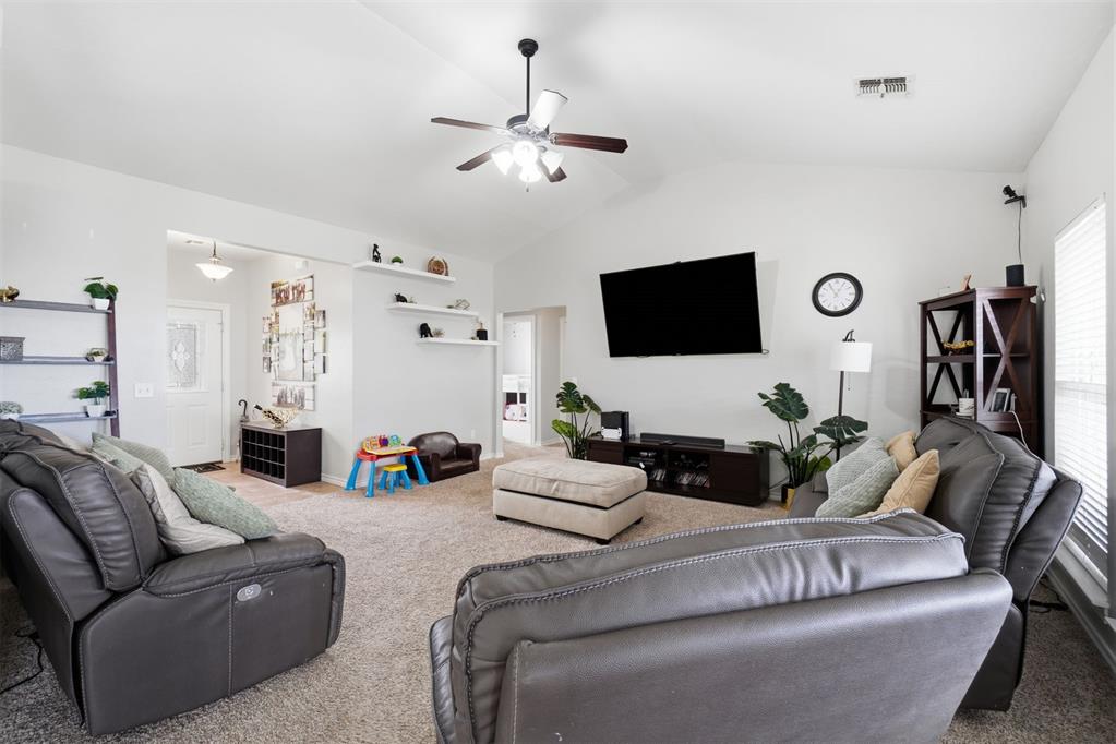 1804 Cougar Circle Property Photo 4