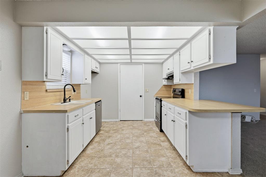 10444 Fairfax Lane Property Photo 3