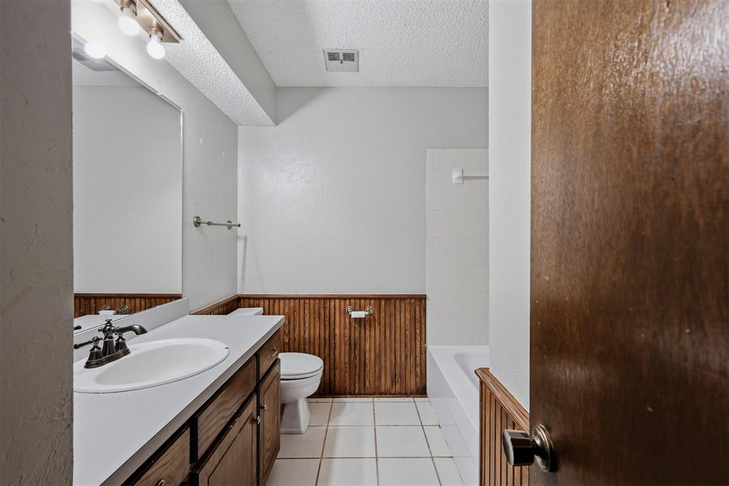 10444 Fairfax Lane Property Photo 4