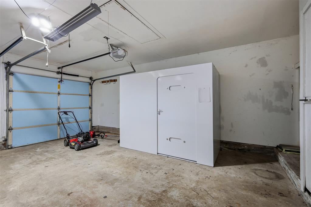 10444 Fairfax Lane Property Photo 12