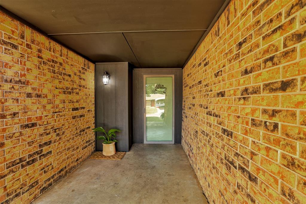 612 W Perry Drive Property Photo 1