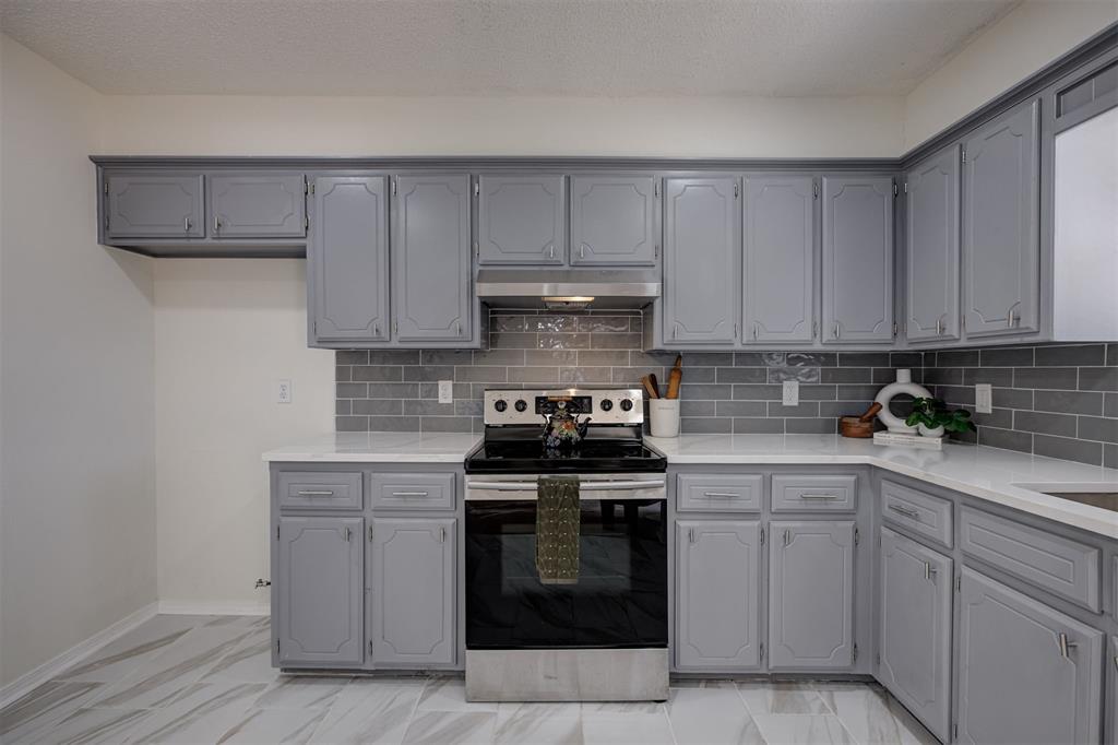 612 W Perry Drive Property Photo 10