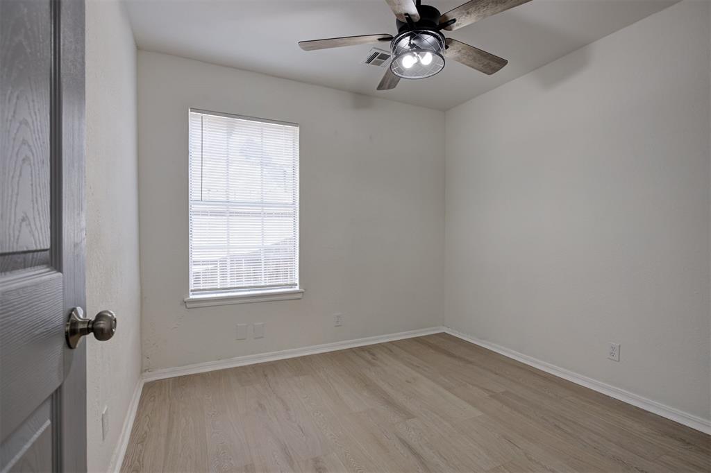 612 W Perry Drive Property Photo 18