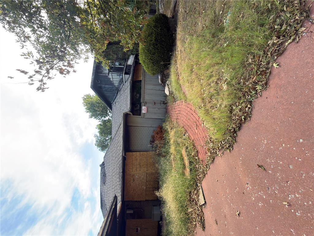 6219 Riviera Drive Property Photo 3