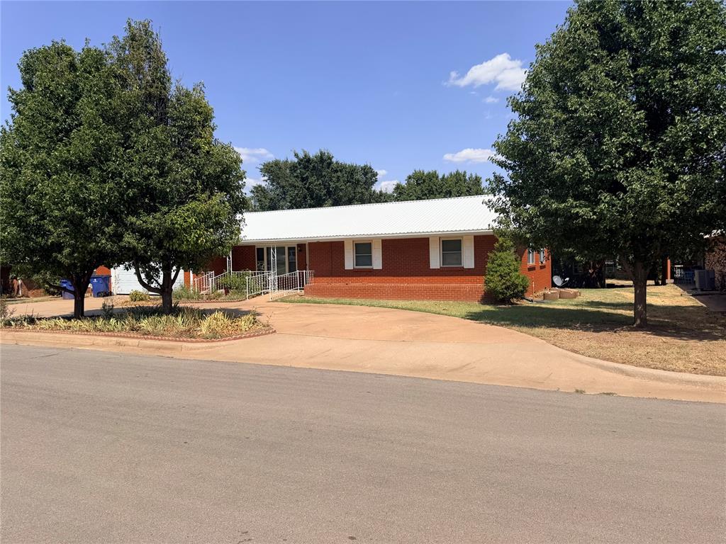 406 N Armor Avenue Property Photo 2