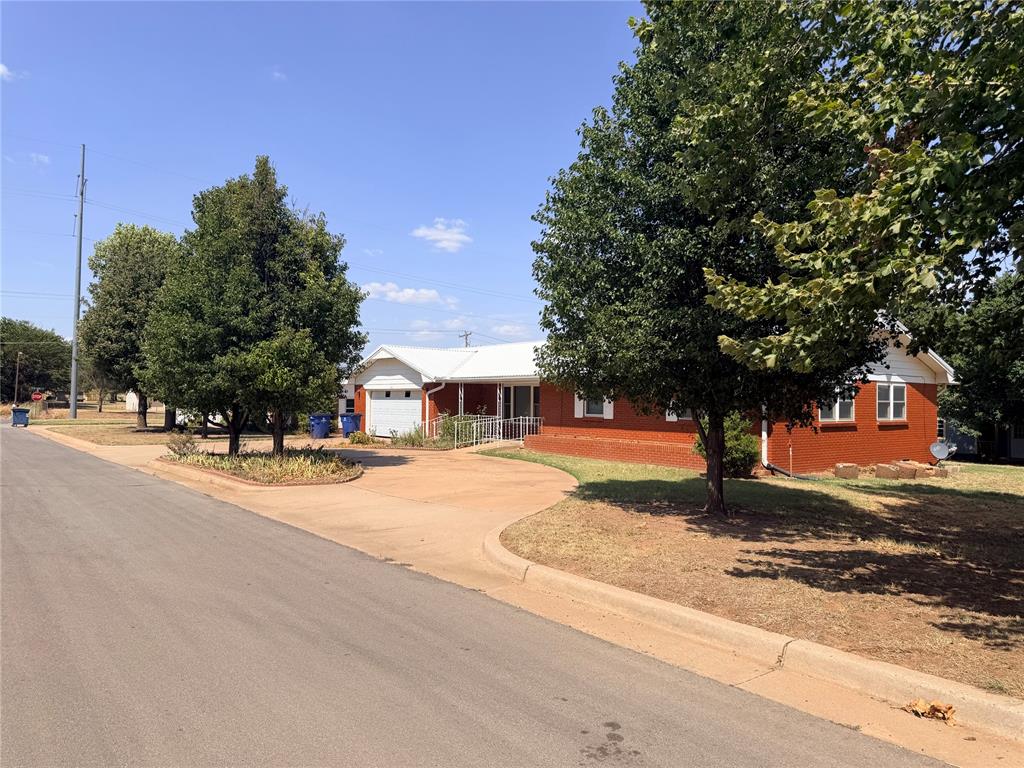 406 N Armor Avenue Property Photo 3