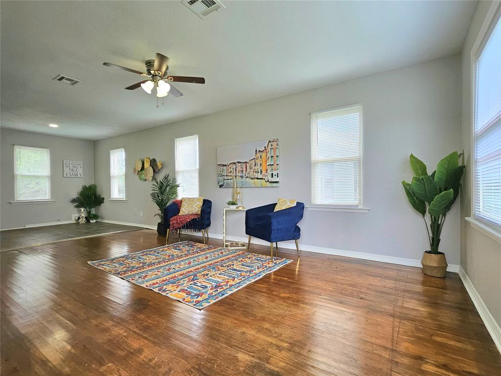 729 E Steed Drive Property Photo 3