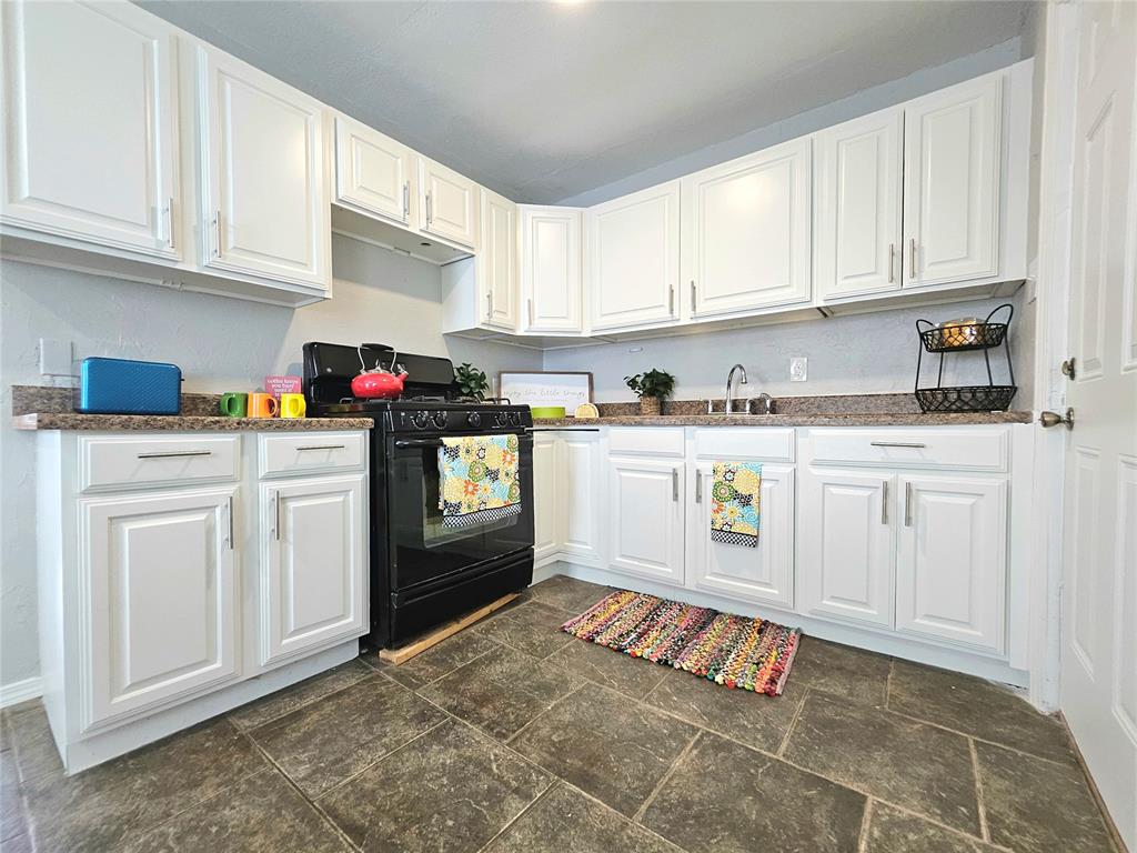 729 E Steed Drive Property Photo 5