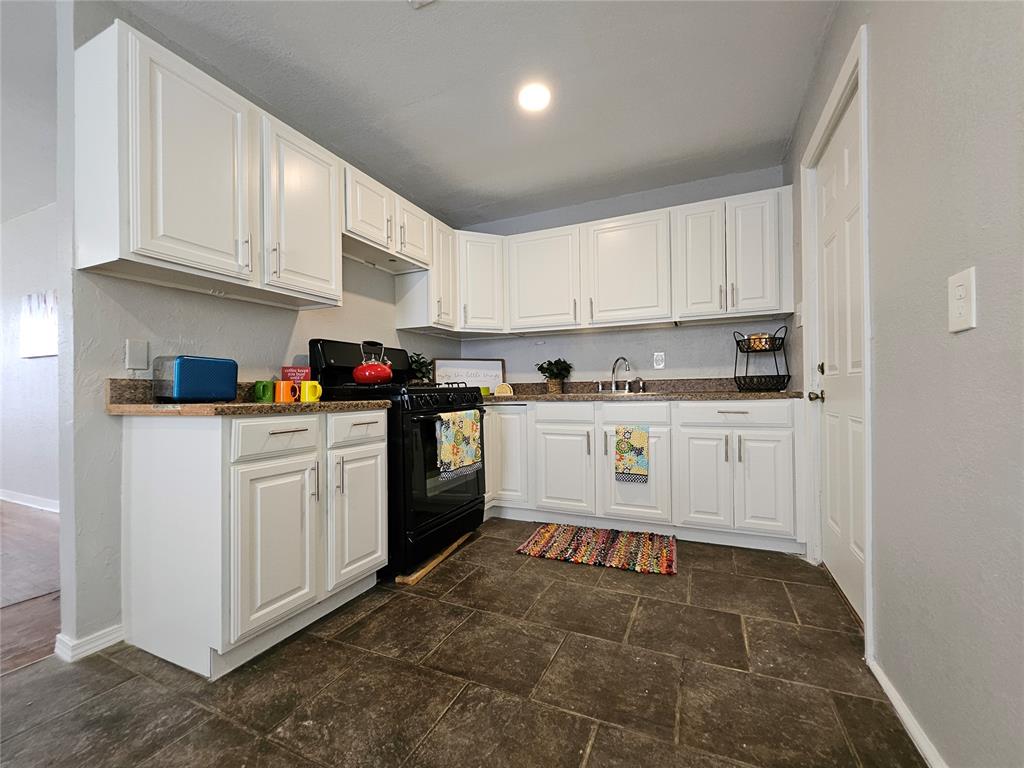 729 E Steed Drive Property Photo 6