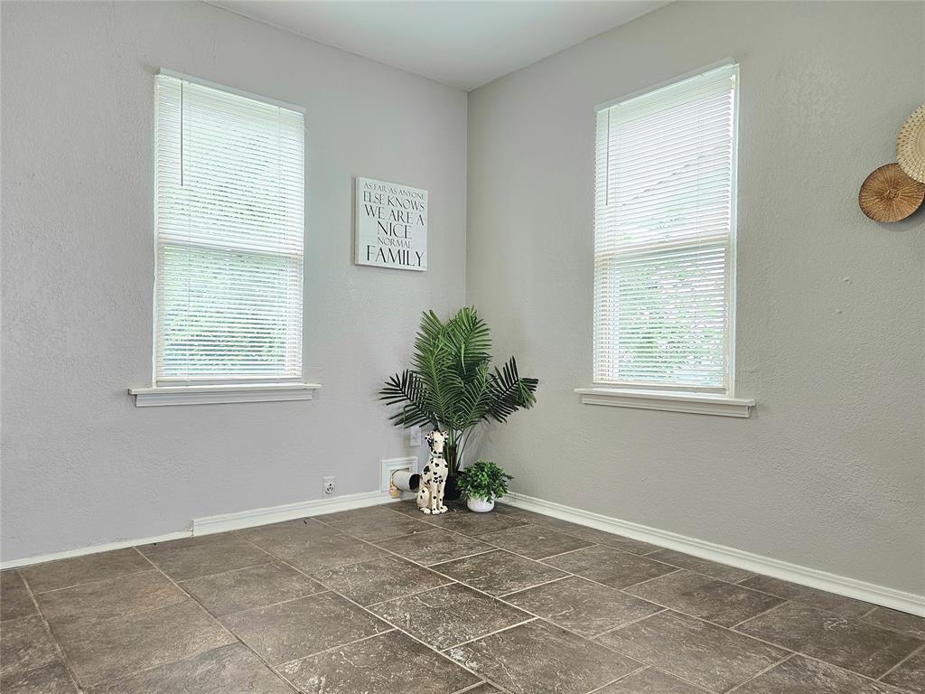 729 E Steed Drive Property Photo 7