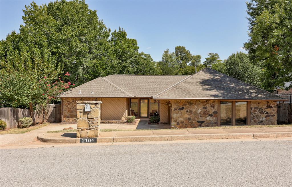 2104 Bent Twig Circle Property Photo 1