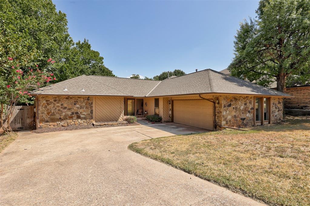 2104 Bent Twig Circle Property Photo 2