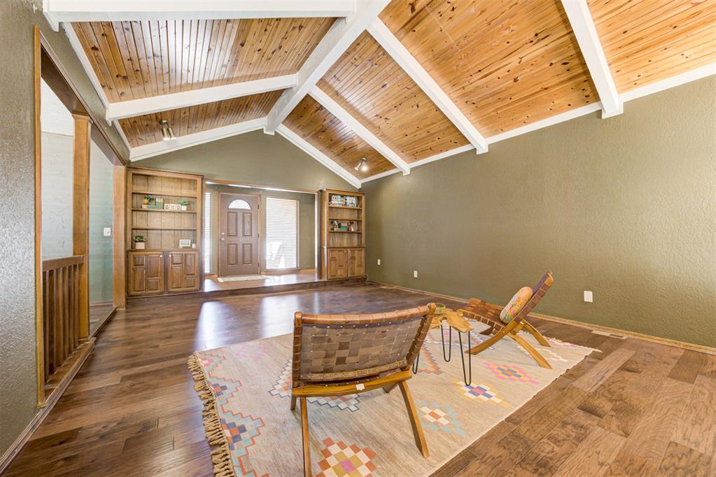 2104 Bent Twig Circle Property Photo 6