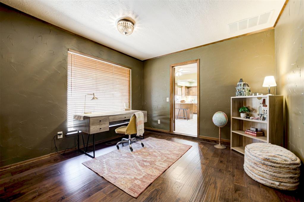 2104 Bent Twig Circle Property Photo 8