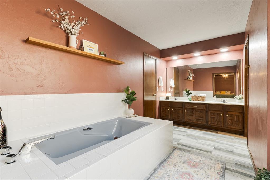 2104 Bent Twig Circle Property Photo 23