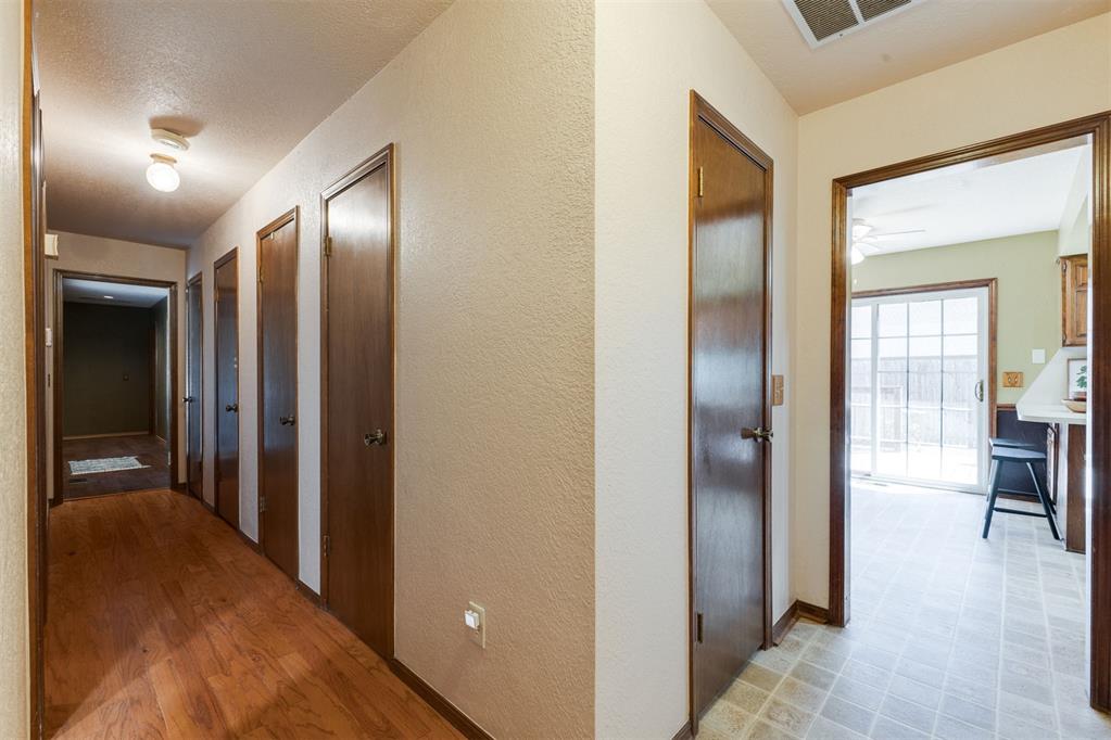 2104 Bent Twig Circle Property Photo 27