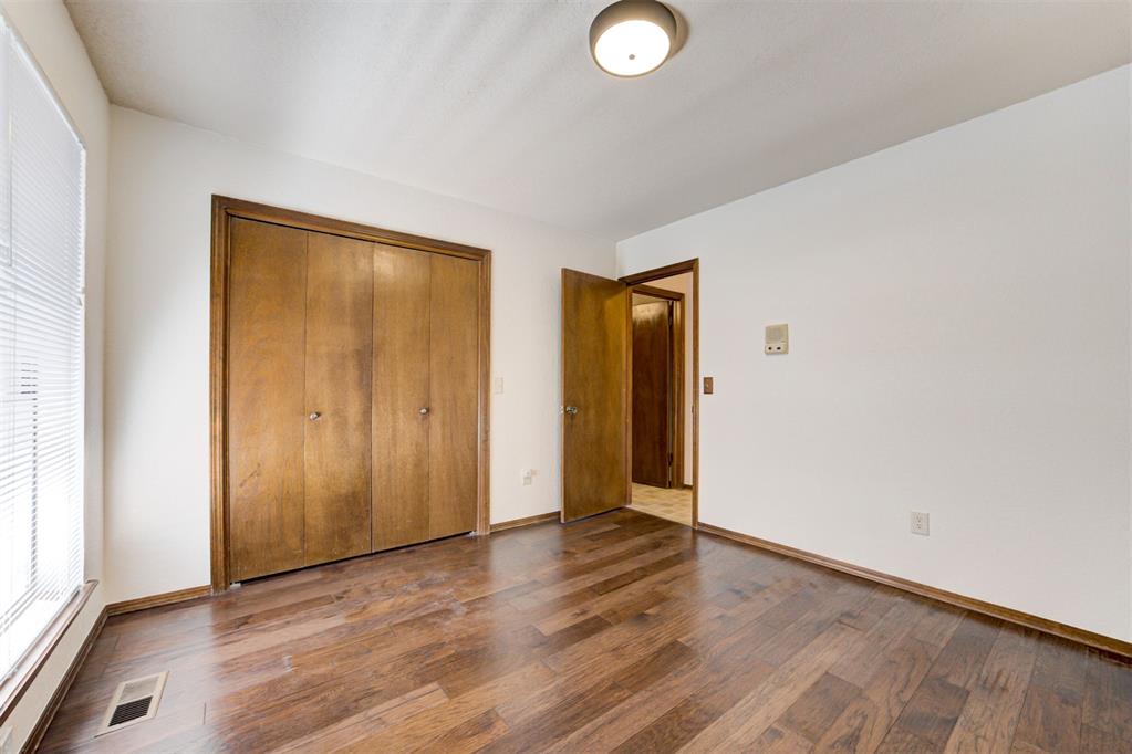 2104 Bent Twig Circle Property Photo 34
