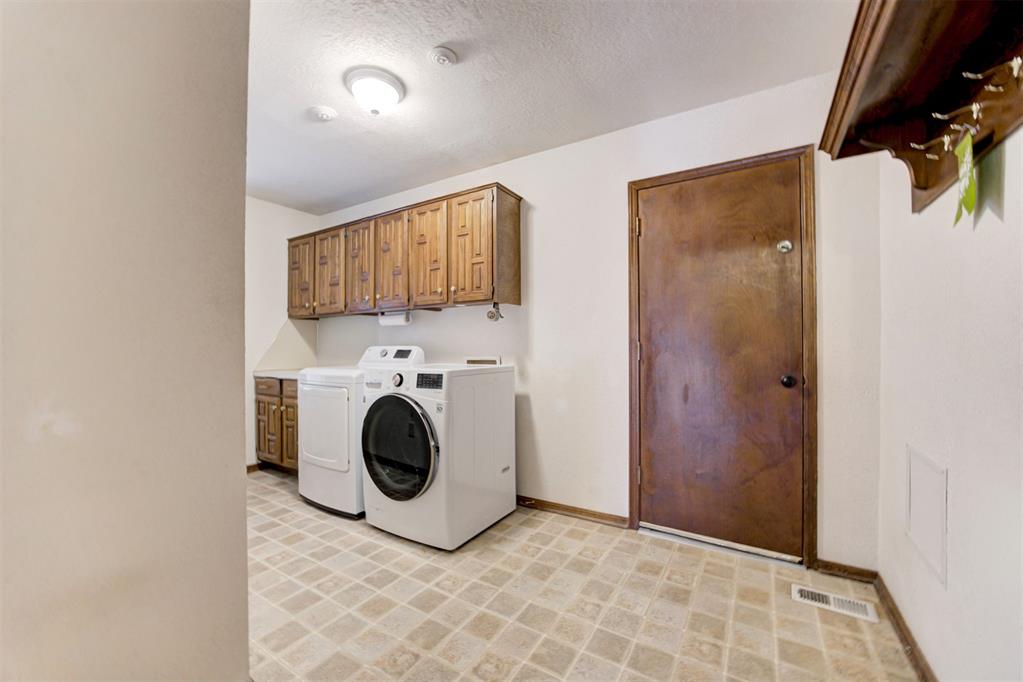 2104 Bent Twig Circle Property Photo 35