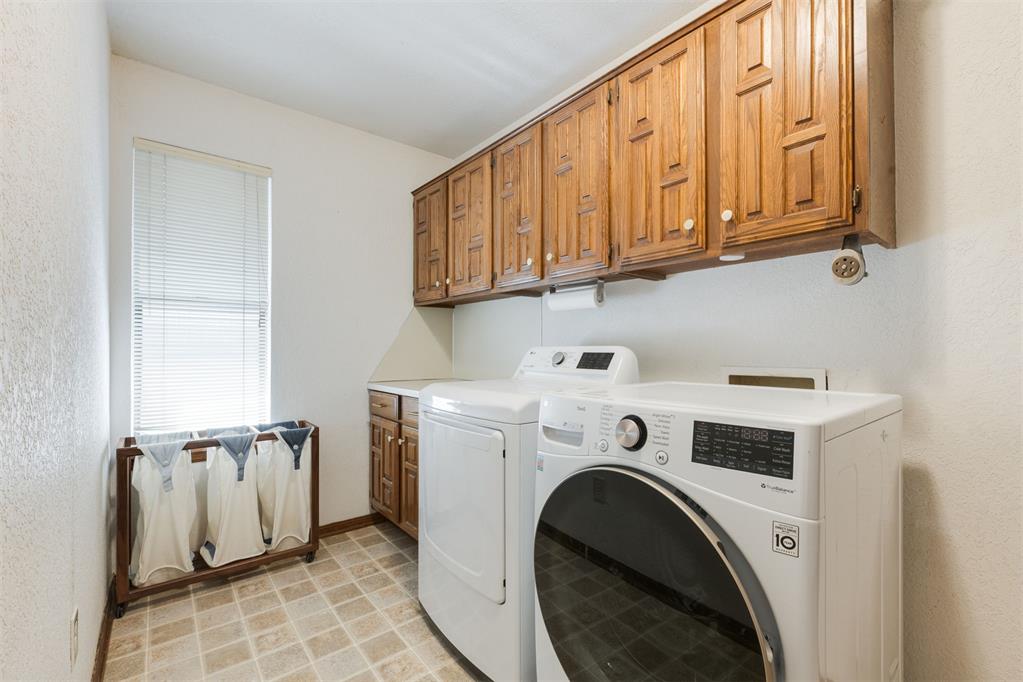 2104 Bent Twig Circle Property Photo 36