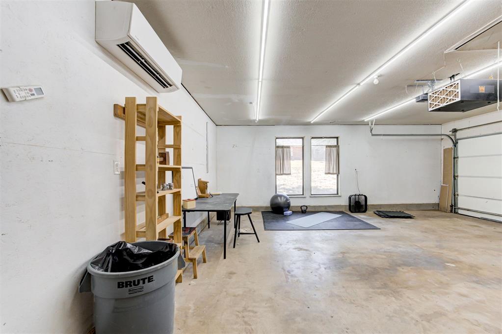 2104 Bent Twig Circle Property Photo 38