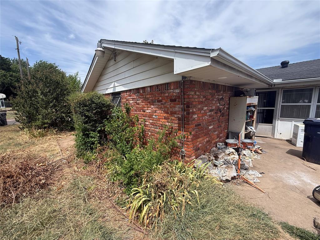 1300 Ne 47th Street Property Photo 4