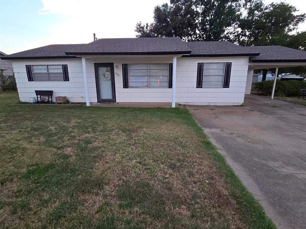 606 N Cedar Avenue Property Photo 2